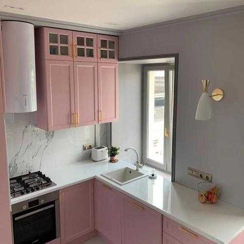 Моя кухня.  Цель была сделать ее максимально уютной и теплой, для этого выбрали розовую цветовую гамму. 05