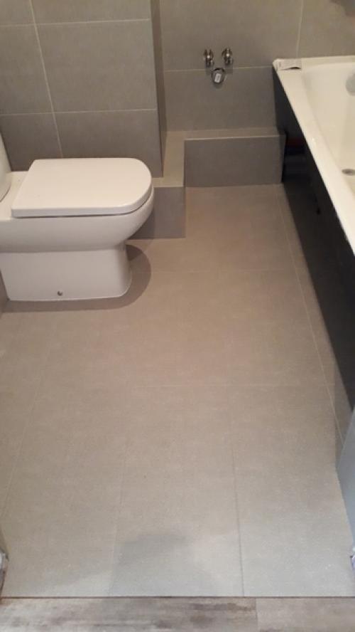 Вот такую ванную комнату мы у себя в квартире оформили. 05