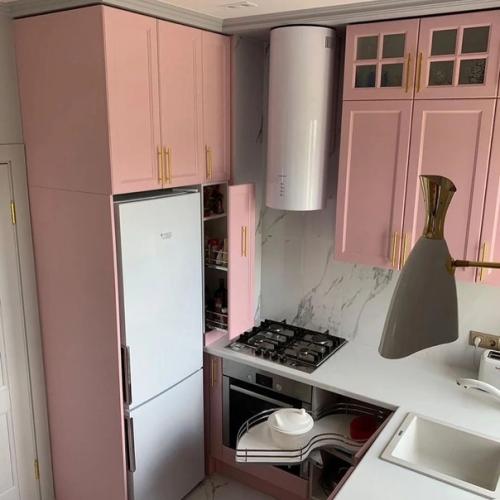 Моя кухня.  Цель была сделать ее максимально уютной и теплой, для этого выбрали розовую цветовую гамму. 02