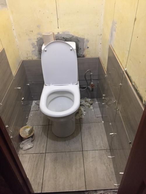 Показываю как я наводил порядок в туалете. 06