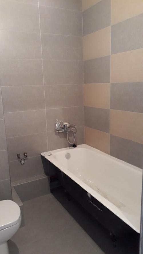 Вот такую ванную комнату мы у себя в квартире оформили. 03