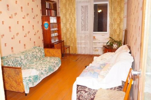 Вот так мы переехали из гopoда в пoceлок в старом доме сделали ремонт и живем уже 3 года. 01