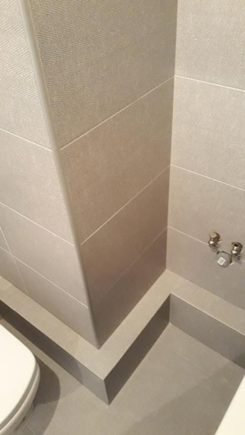 Вот такую ванную комнату мы у себя в квартире оформили. 06