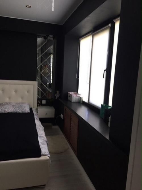 Сделали капитальный ремонт в комнате, превратив ее в полноценную спальню без всякого лишнего. 04