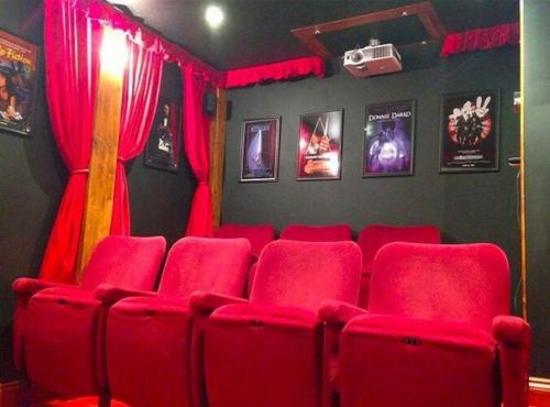 Как то сидел смотрел кино и подумал, а почему бы мне не замутить свой кинотеатр на участке? 03