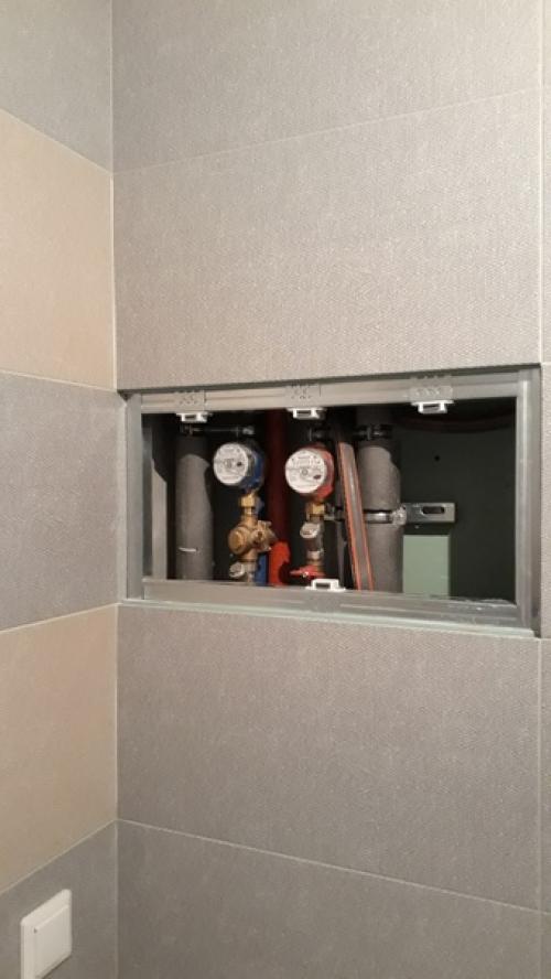 Вот такую ванную комнату мы у себя в квартире оформили. 01