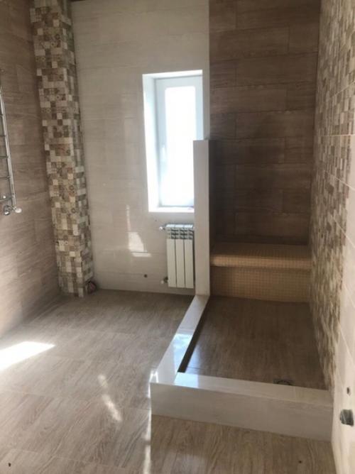 Устроили у себя в доме такую вот уборную комнату. 03