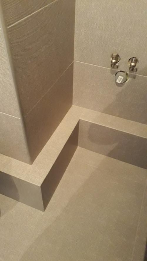 Вот такую ванную комнату мы у себя в квартире оформили. 07