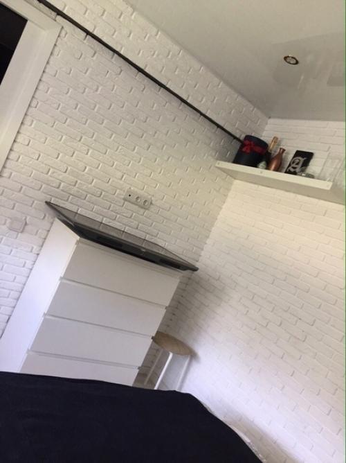 Сделали капитальный ремонт в комнате, превратив ее в полноценную спальню без всякого лишнего. 03