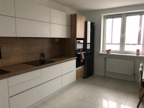 Сделали ремонт в небольшой квартире - студии.  