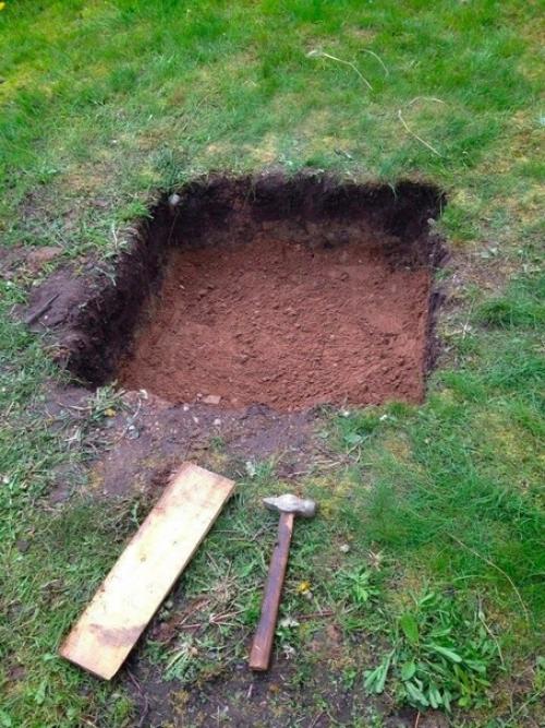 Неожиданно пришла в голову идея организации лаундж зоны на участке. 01