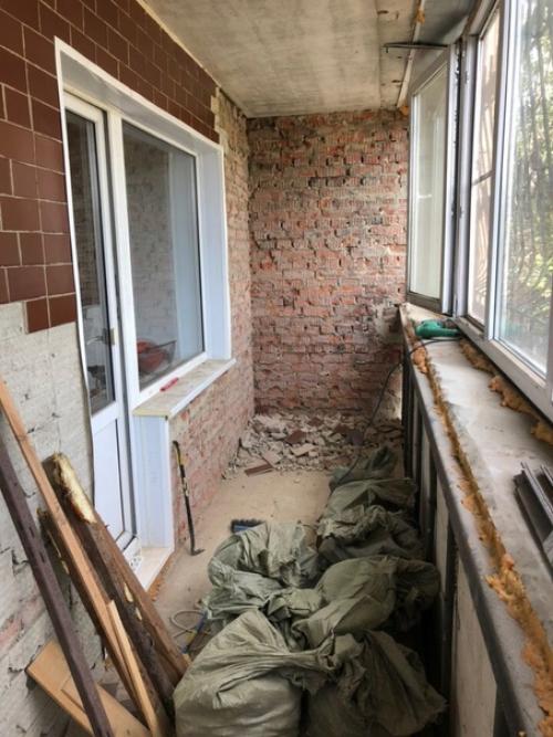 Наконец у нас руки до балкона дошли.