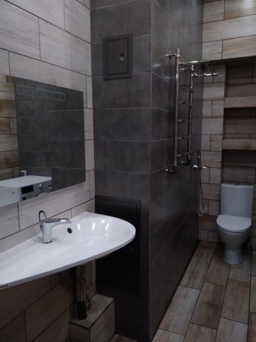 Вот так постарался мой муж, чтобы сделать уютную ванную комнату. 03