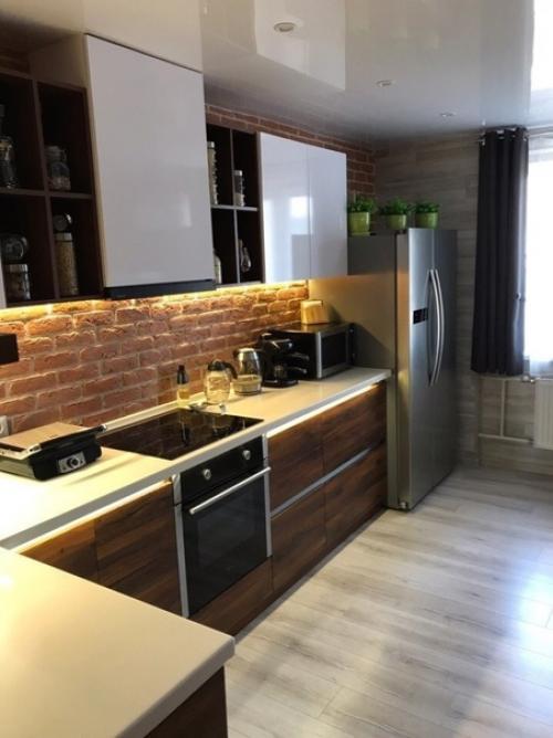 Моя квартирка.  Использовали для отделки стен имитацию кирпича. 05