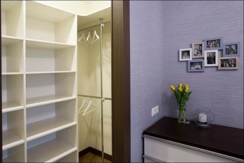 Сделали такой подарок для мамы, отремонтировали полностью ей квартиру. 05