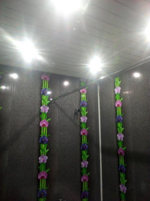 Задачи не стояло сделать что то вычурное, просто придать приятный вид ванной комнате с ограниченным бюджетом. 07