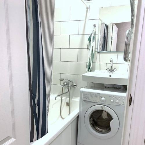 В таком вот состоянии нам досталась наша квартира. 03