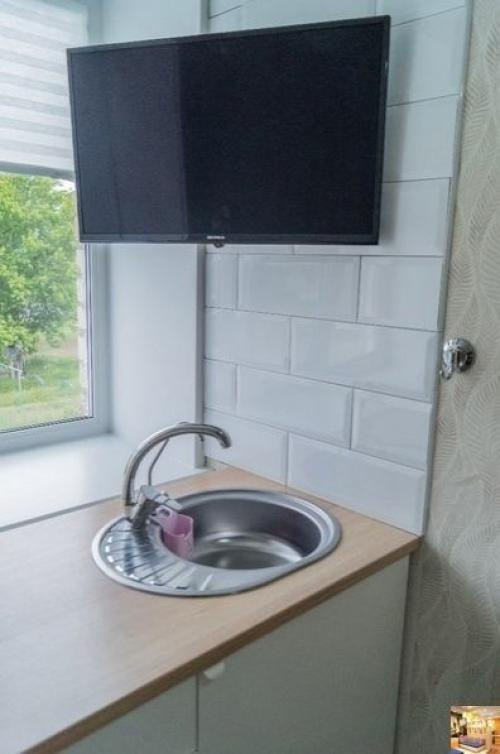 Так сложилось, что были вынуждены переехать жить в общежитие. 01