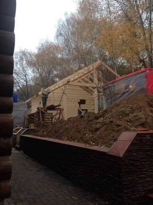 Такую баньку я на участке отстроил. 03