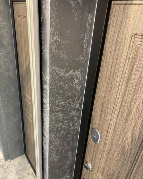 Использовали вместо приевшихся обоев декоративную штукатурку и не пожалели. 01