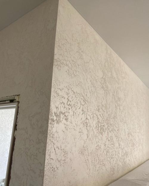 Использовали вместо приевшихся обоев декоративную штукатурку и не пожалели. 07