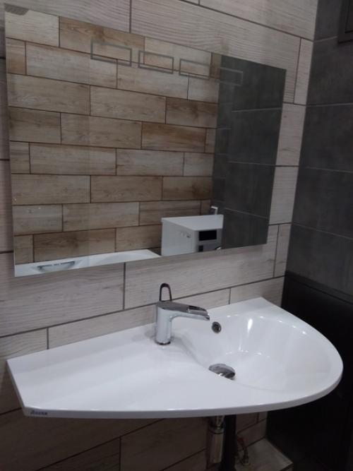 Вот так постарался мой муж, чтобы сделать уютную ванную комнату.