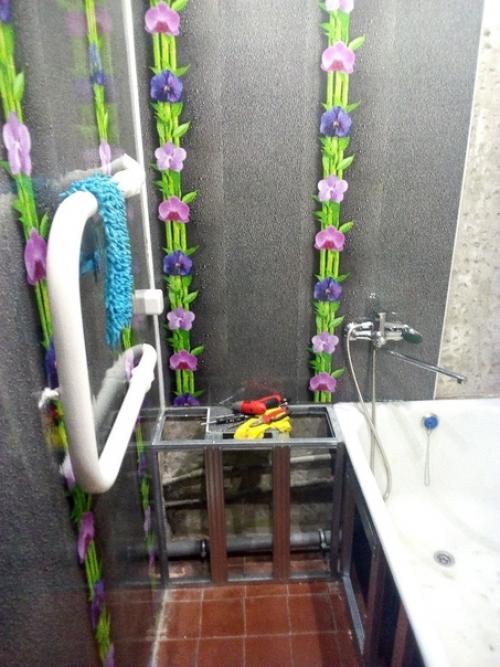 Задачи не стояло сделать что то вычурное, просто придать приятный вид ванной комнате с ограниченным бюджетом. 05