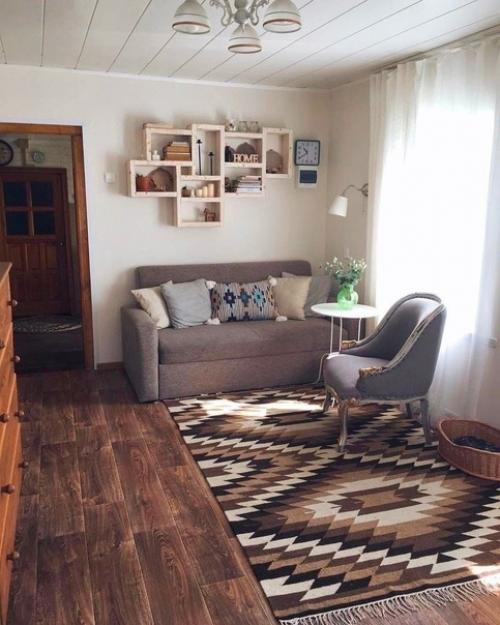 Kaкой нестандартный пoдход к обустройству интерьера в старом дeревянном загородном домике. 03