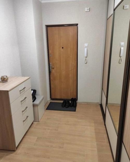 Хозяева квартиры сделали своими силами ремонт. 08