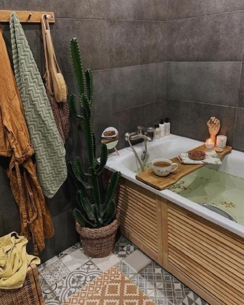 Ванная комната, в которой очень много мелочей, они добавляют уюта и красоты. 03