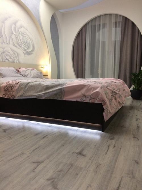 Вот такой необычный интерьер в спальне мы подобрали себе. 04