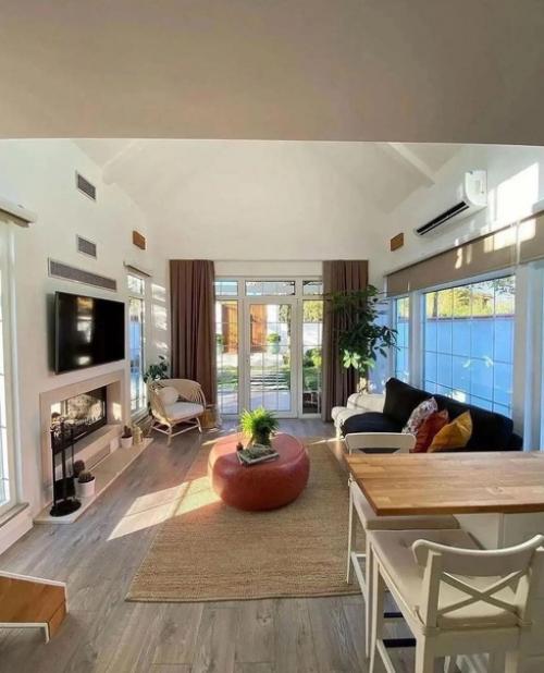 Вроде домик такой маленький, но сколько в нём прекрасного. 01