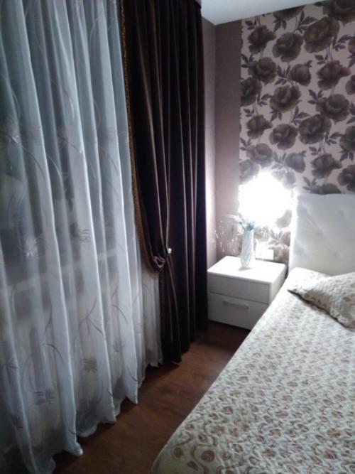 Вот такой ремонт мы сделали в своей спальне, все сами на пару с мужем. 01