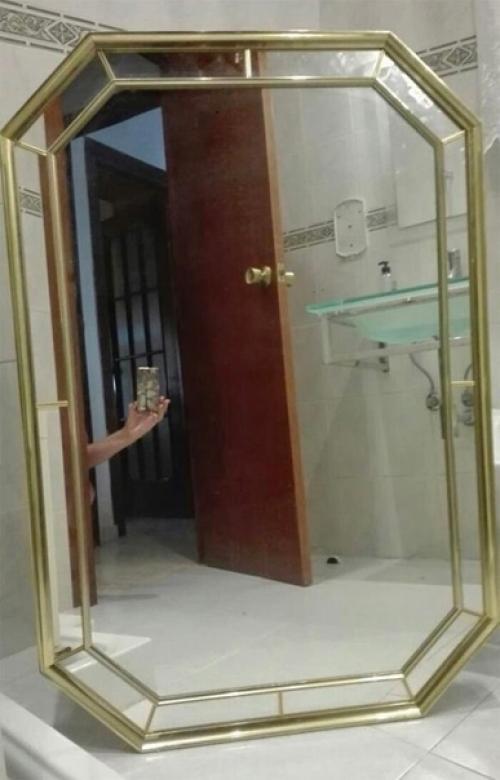 Оказалось, что выставлять на продажу зеркала не такая уж и простая задача. 01