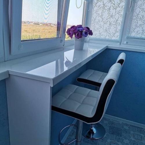 Сделали ремонт у себя на лоджии, поддавшись порыву, что люде делают там полноценные зоны отдыха.