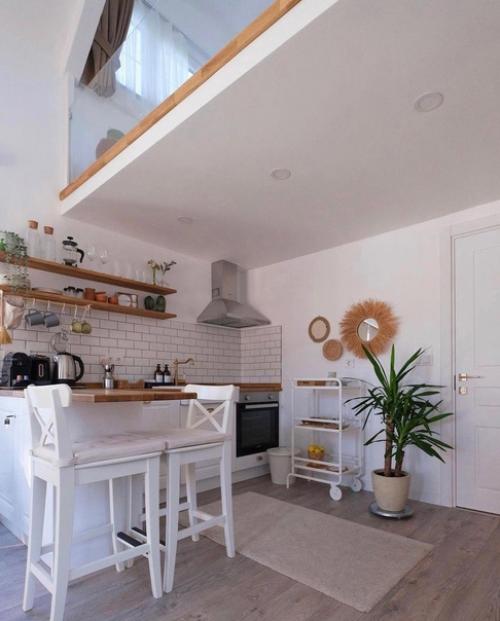 Вроде домик такой маленький, но сколько в нём прекрасного. 07