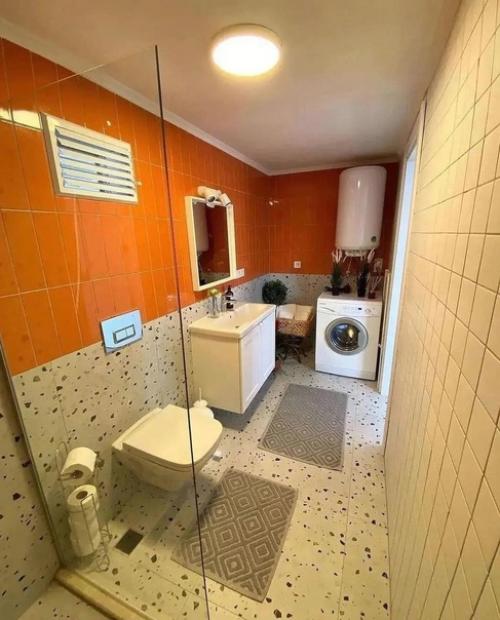 Вроде домик такой маленький, но сколько в нём прекрасного. 03