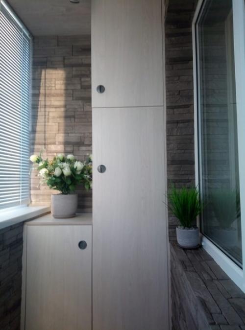 Сделали ремонт на балконе.