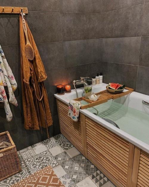 Ванная комната, в которой очень много мелочей, они добавляют уюта и красоты. 02