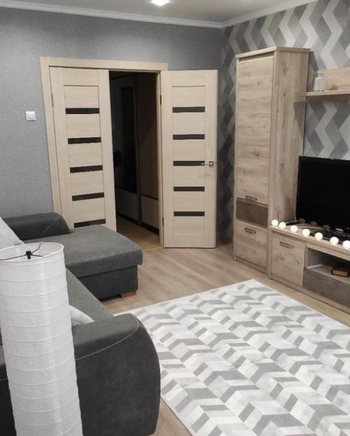 Хозяева квартиры сделали своими силами ремонт. 01