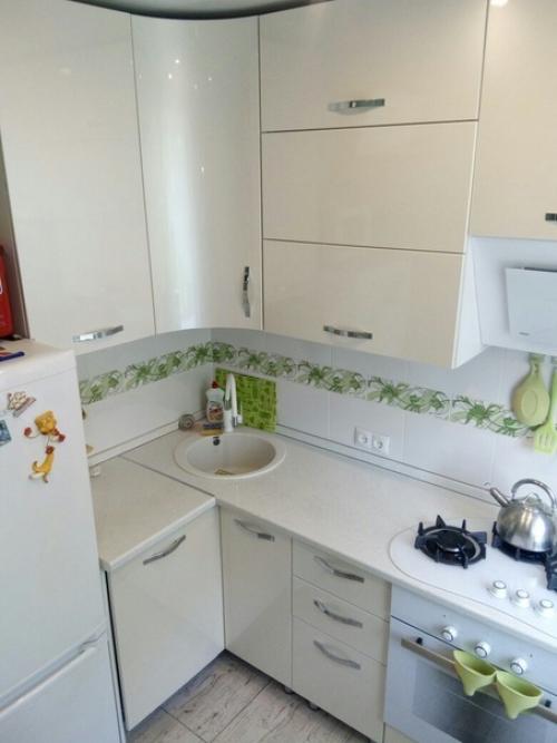 Вариант оформления стандартной кухни. 02