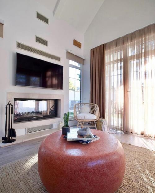 Вроде домик такой маленький, но сколько в нём прекрасного. 06