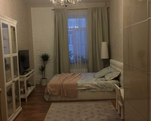 Закончили ремонт в нашей спальной комнате с мужем. 07