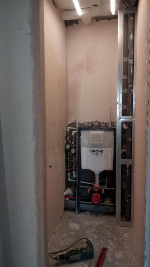 Откопал тут старенькие фотографии процесса ремонта нашего санузла, вот хочу продемонстрировать, вдруг кому то помогут при ремонте. 01