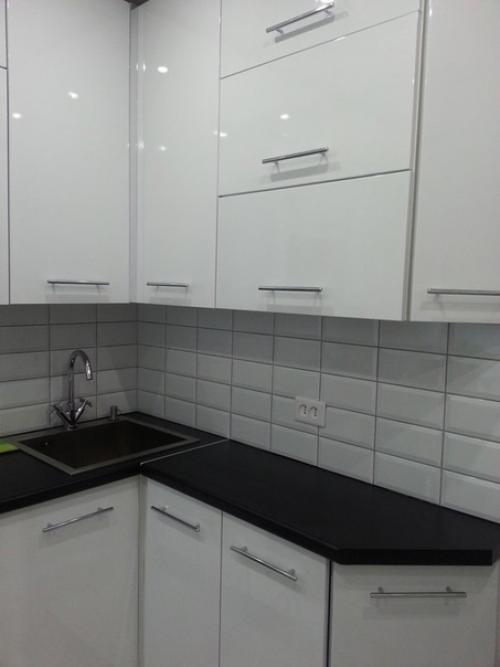 Прекрасная новая кухня в чёрно-белом цвете. 06