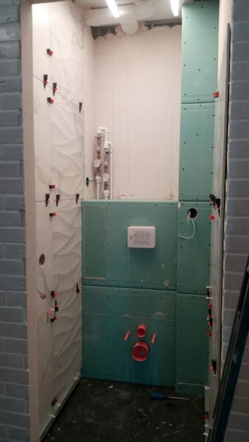 Откопал тут старенькие фотографии процесса ремонта нашего санузла, вот хочу продемонстрировать, вдруг кому то помогут при ремонте. 02