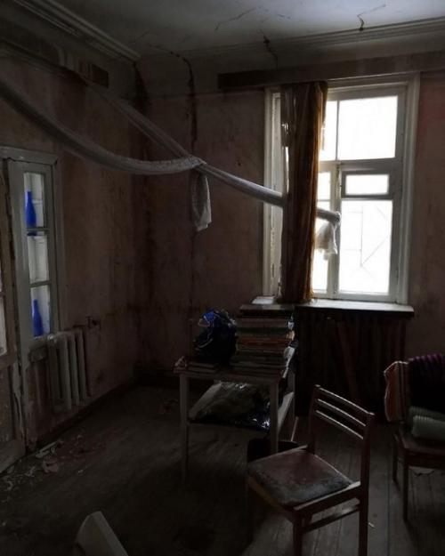 Взяли убитую в хлам лачугу, что отдавали за дарма. 01