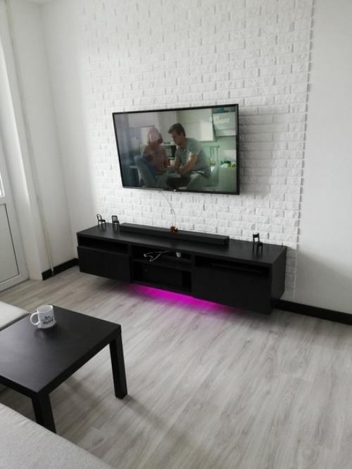 Показываю комнату в нашей однушки.