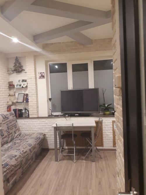 Приобрел себе комнату в общежитие и сделал там ремонт. 02