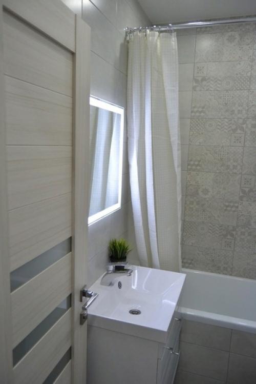 Небольшой санузел в который удалось уместить все. 02